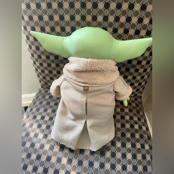 Star Wars Mandalorian The Child 11" Plush Laughing Baby Yoda Grogu Doll Mattel - Picture 5 of 6